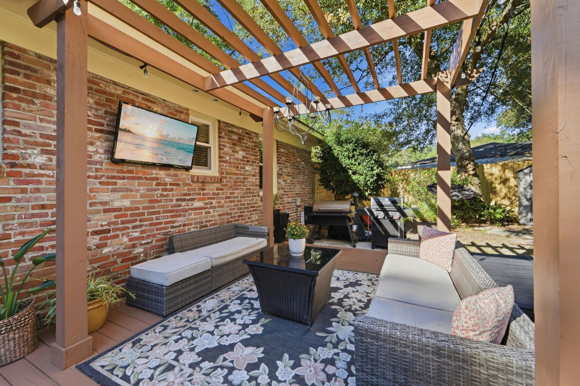 1551 Salisbury Street Photo 8