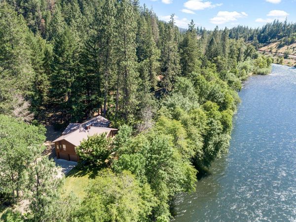 2231 Old Ferry Road, Shady Cove, OR 97539