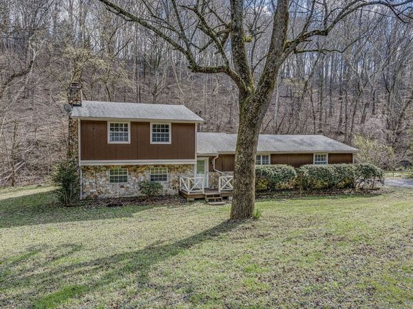 1037 Green Valley Dr , Ashland City, TN 37015