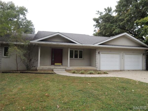 1319 Lake Shore Dr., Greenville, IL 62246