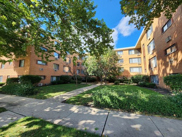 2704 W Lunt Avenue , Unit 203, Chicago, IL 60645