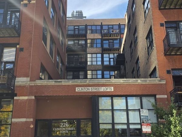 226 N Clinton Street , Unit 225, Chicago, IL 60661