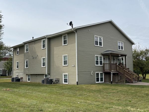 2218 Emerald Drive , Davenport, IA 52804