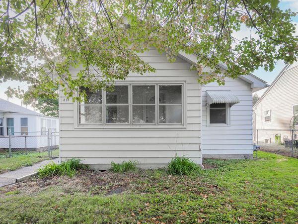 318 S Hazelwood Avenue , Davenport, IA 52802