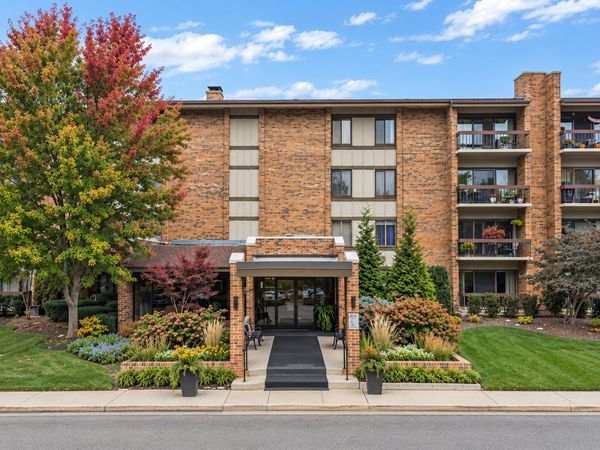 201 Lake Hinsdale Drive , Unit 111, Willowbrook, IL 60527