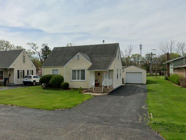 210 E 4th Avenue, New Lenox, IL 60451