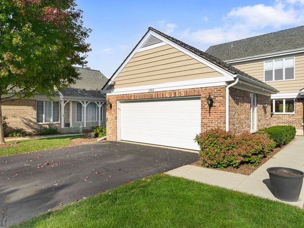 1304 Shire Circle , Unit 4, Inverness, IL 60067