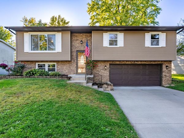 2940 WILLOW Drive , Bettendorf, IA 52722