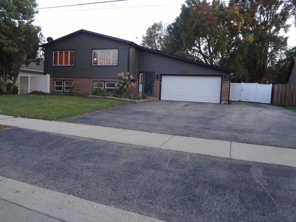 4193 Blackstone Avenue , Gurnee, IL 60031