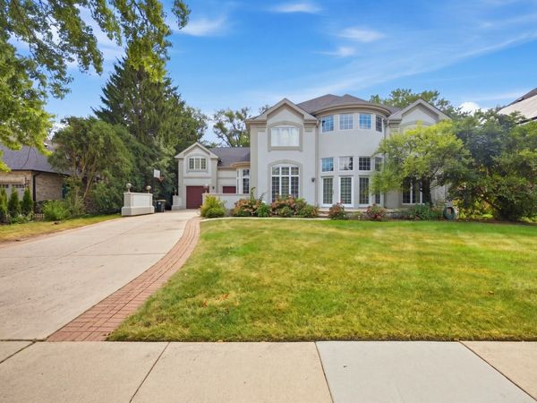 351 WILLOWOOD Lane , Willowbrook, IL 60527