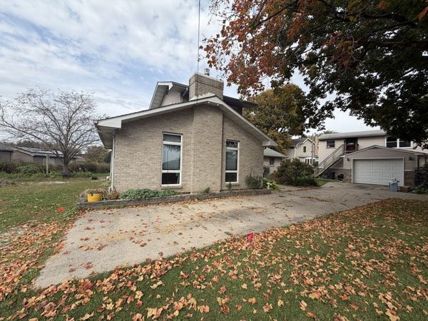 2219 Deets Road, Sterling, IL 61081