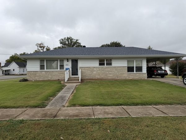 409 S Mill Street , Pinckneyville, IL 62274