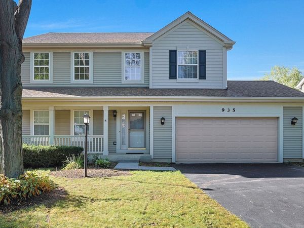 935 Concord Circle , Mundelein, IL 60060