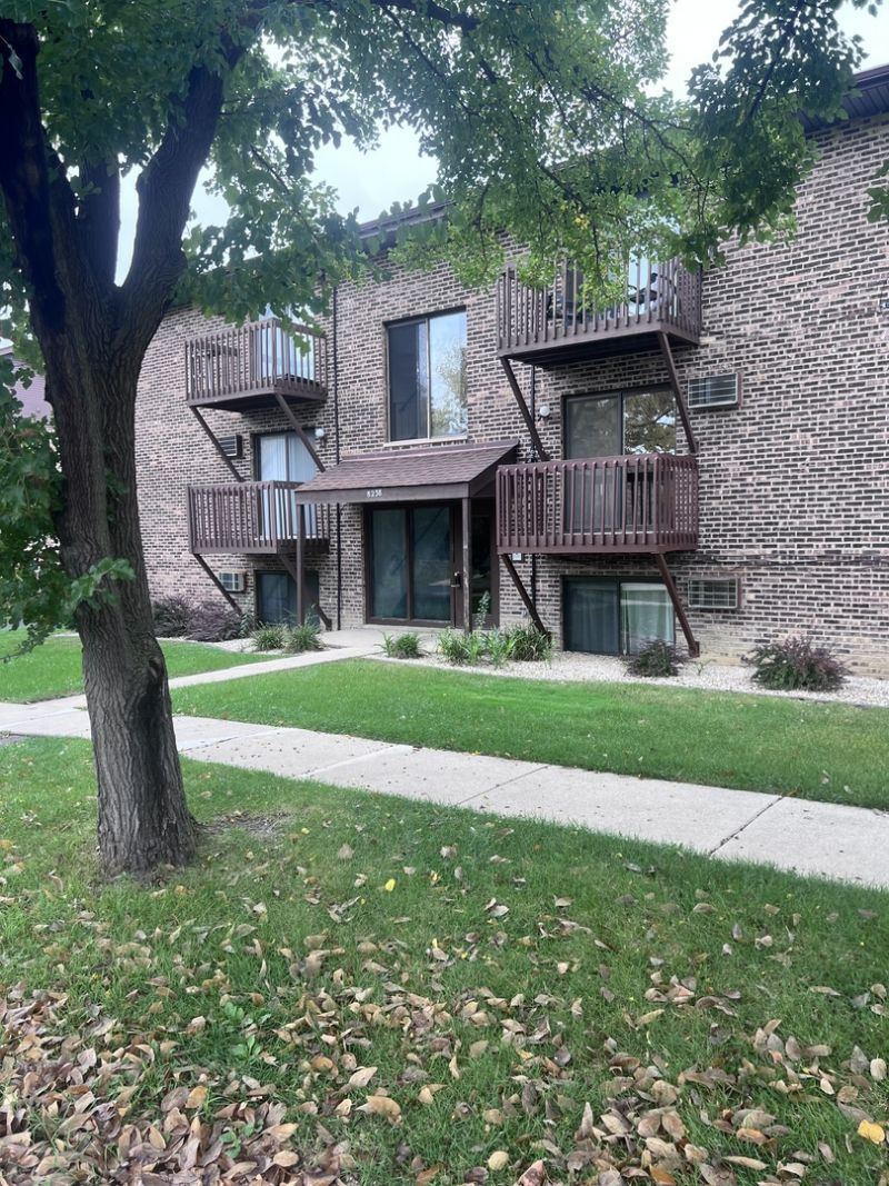 8238 Woodland Drive, Unit D, Darien, IL 60561 Main Photo