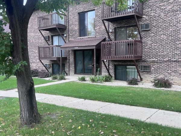 8238 Woodland Drive , Unit D, Darien, IL 60561