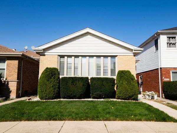 2804 W Estes Avenue , Chicago, IL 60645