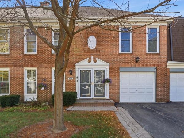 895 Garfield Avenue , Libertyville, IL 60048