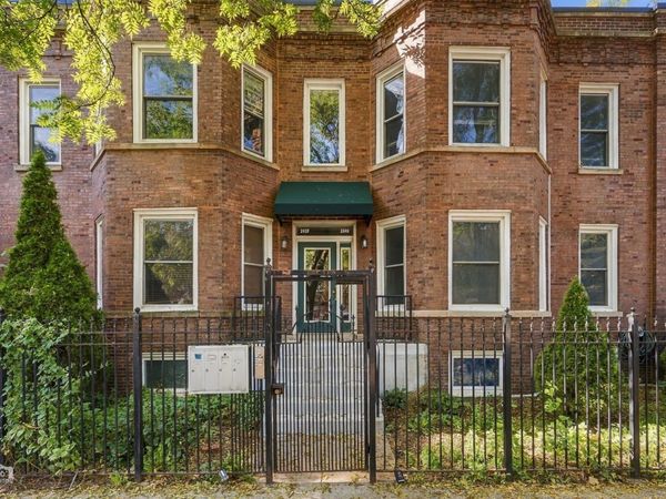 2440 N Linden Place , Unit 1, Chicago, IL 60647