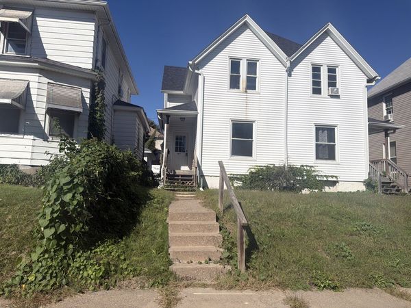 904 Charlotte Street , Unit 904, Davenport, IA 52803