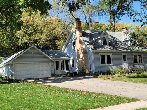 235 N Lincoln Avenue , Carpentersville, IL 60110