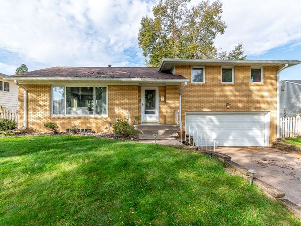 2138 KOHLER Drive , Davenport, IA 52803