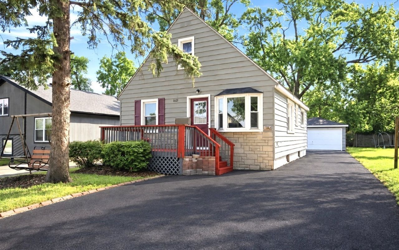 1621 Round Lake Drive, Round Lake Beach, IL 60073 Main Photo