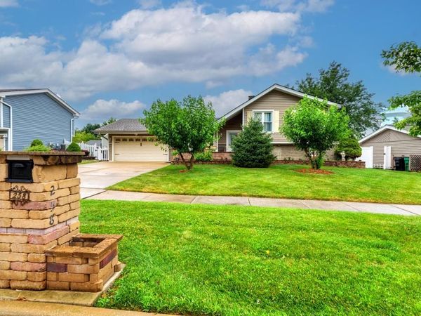 258 Cunningham Lane , Bloomingdale, IL 60108