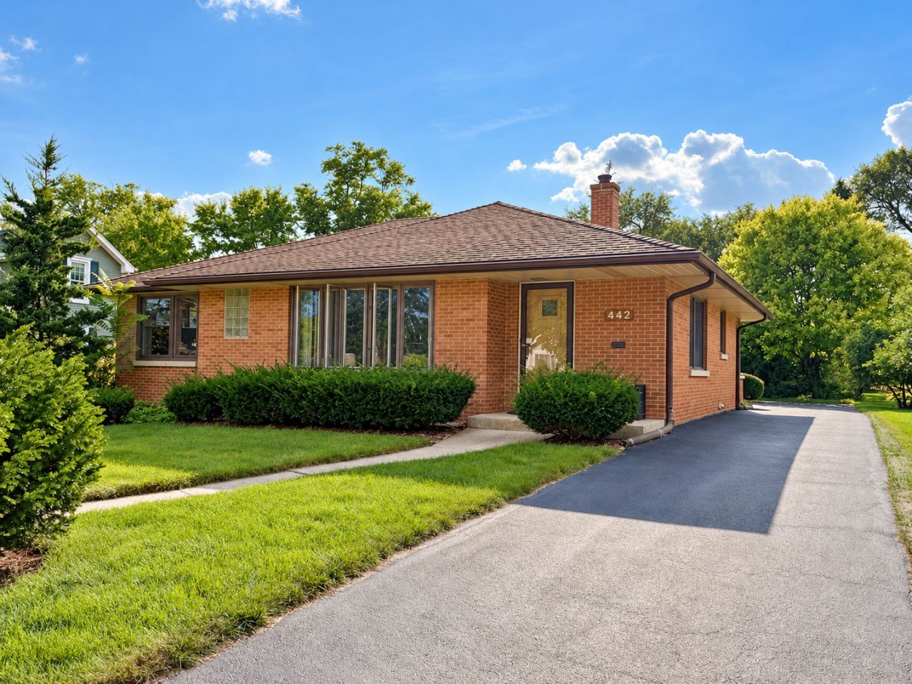 442 N Evergreen Avenue, Elmhurst, IL 60126 Main Photo
