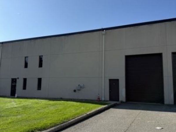 5 Laurel Dr, Mount Olive, NJ 07836