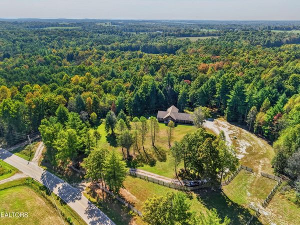 4282 Standing Rock Rd, Jamestown, TN 38556