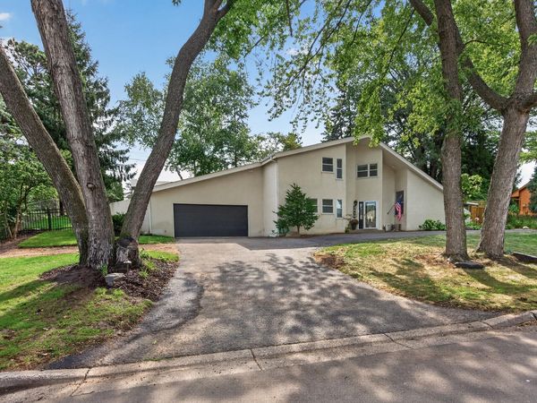 2420 Simpson Street , Roseville, MN 55113