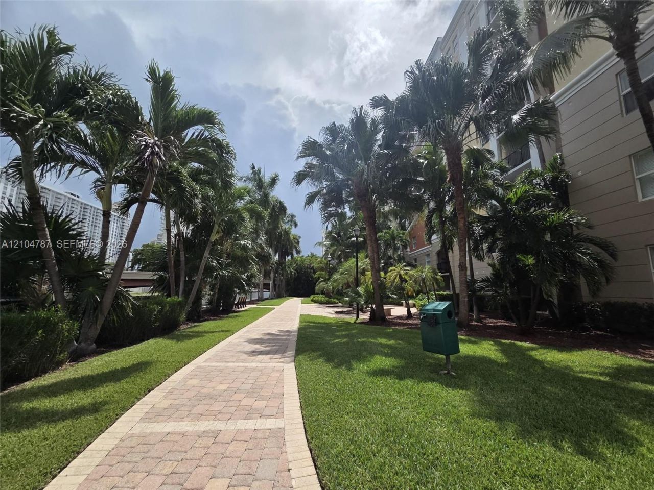 17150 N Bay Rd , Unit 2511, Sunny Isles Beach, FL 33160 Photo