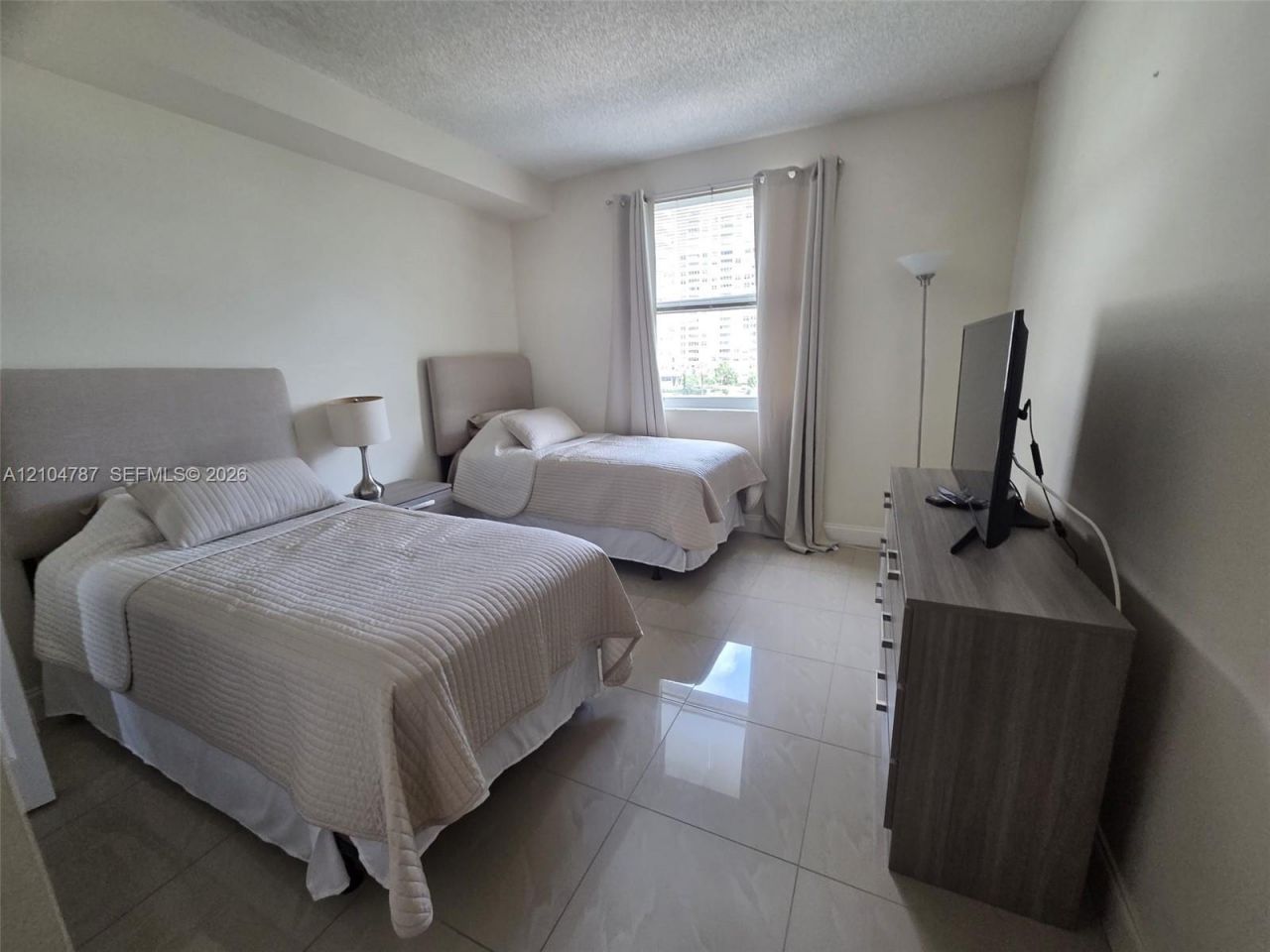 17150 N Bay Rd , Unit 2511, Sunny Isles Beach, FL 33160 Photo