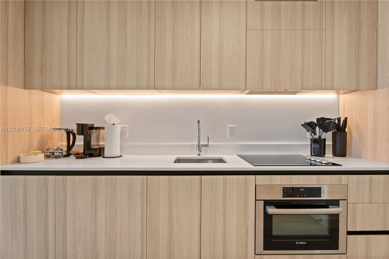 225 N Miami , Unit 1003, Miami, FL 33128 Photo