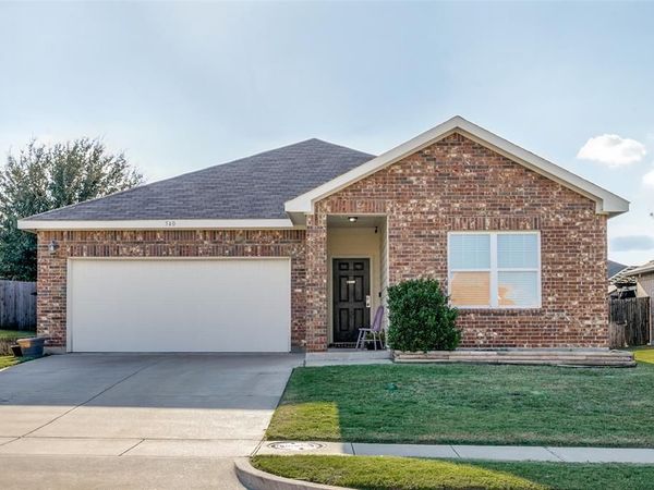 540 S Heights Drive, Crowley, TX 76036