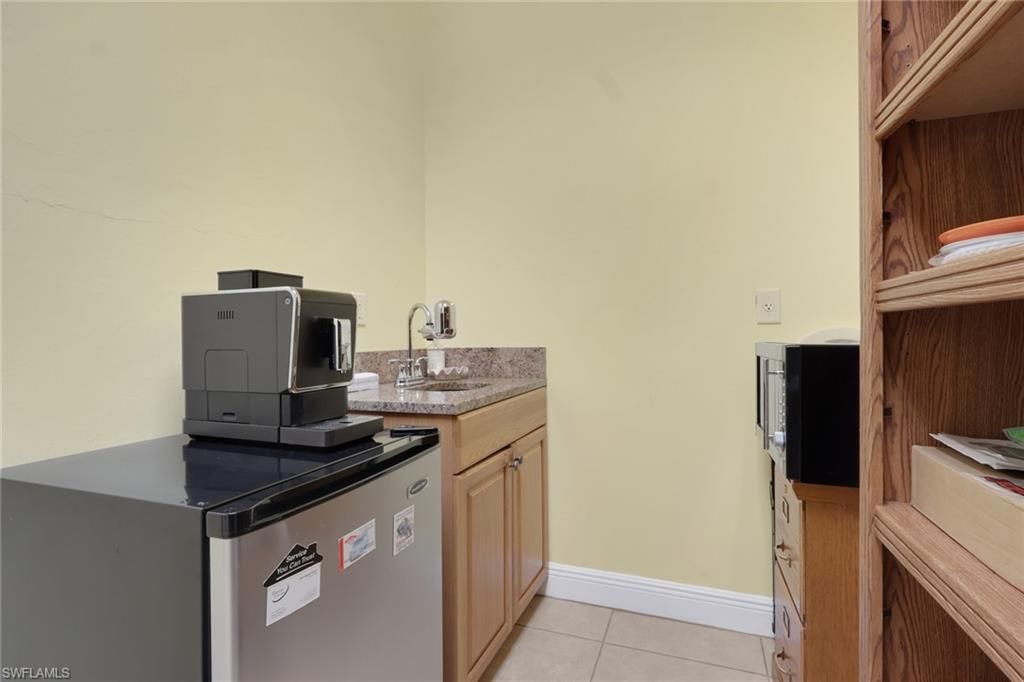 3960 Radio Rd , Unit 208, Naples, FL 34104 Photo