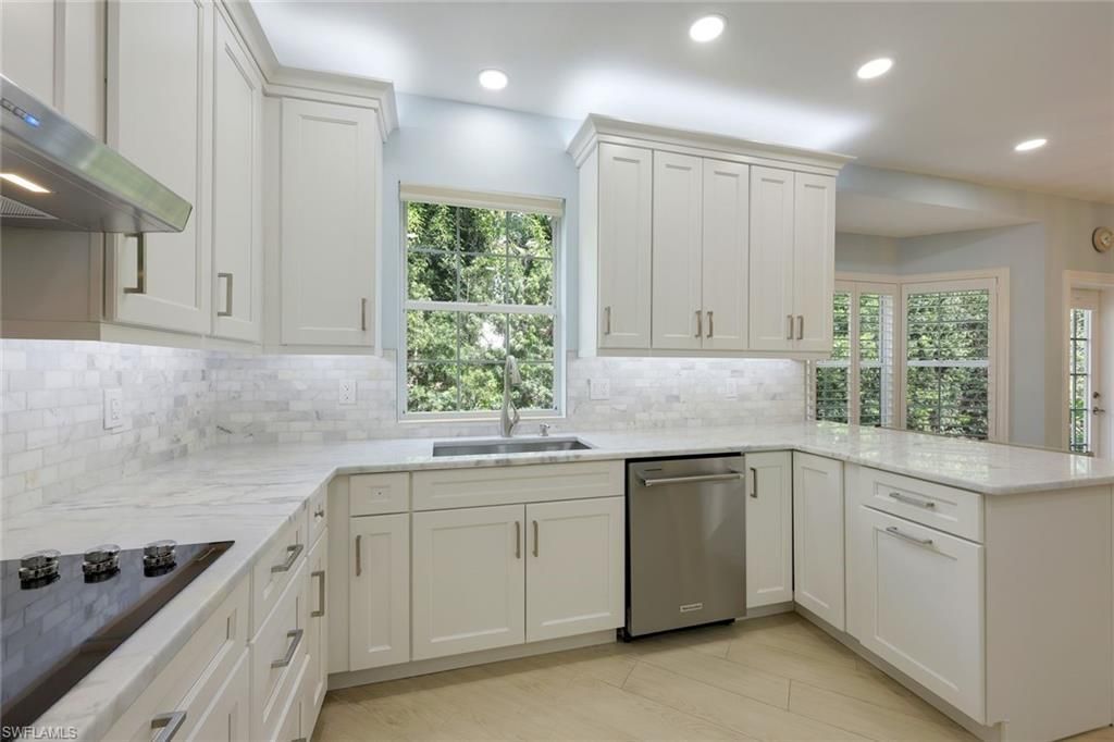 269 Colonade Cir, Unit 2802, Naples, FL 34103 Photo