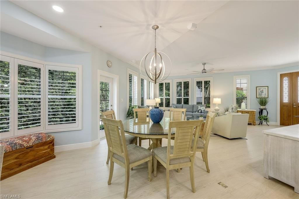 269 Colonade Cir, Unit 2802, Naples, FL 34103 Photo