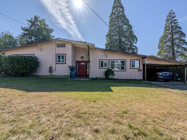 202 Kings Way, Central Point, OR 97502