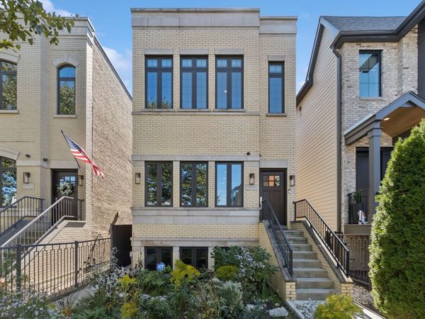2651 W MEDILL Avenue, Chicago, IL 60647
