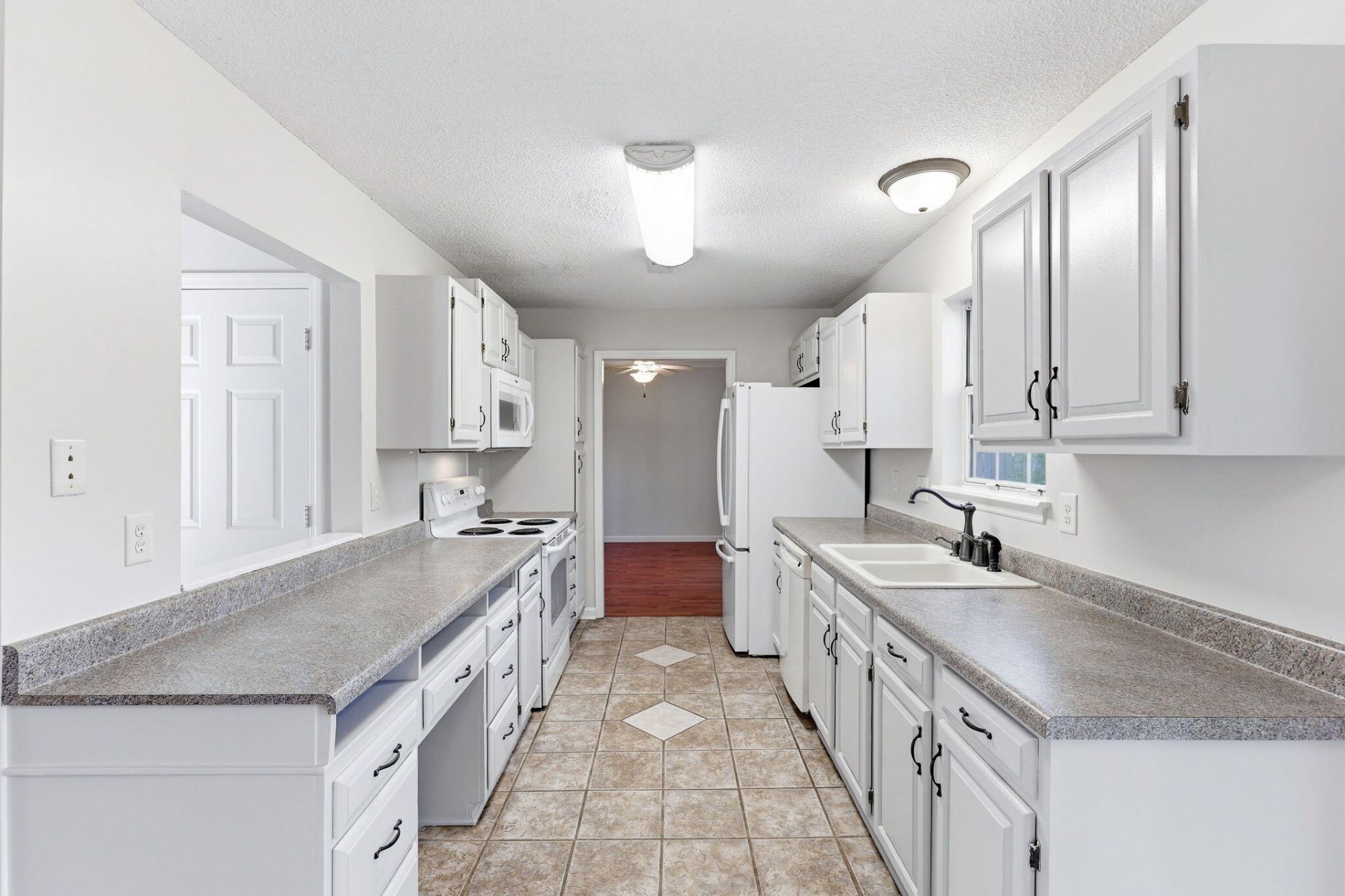 113 Alwyn Boulevard Photo 18