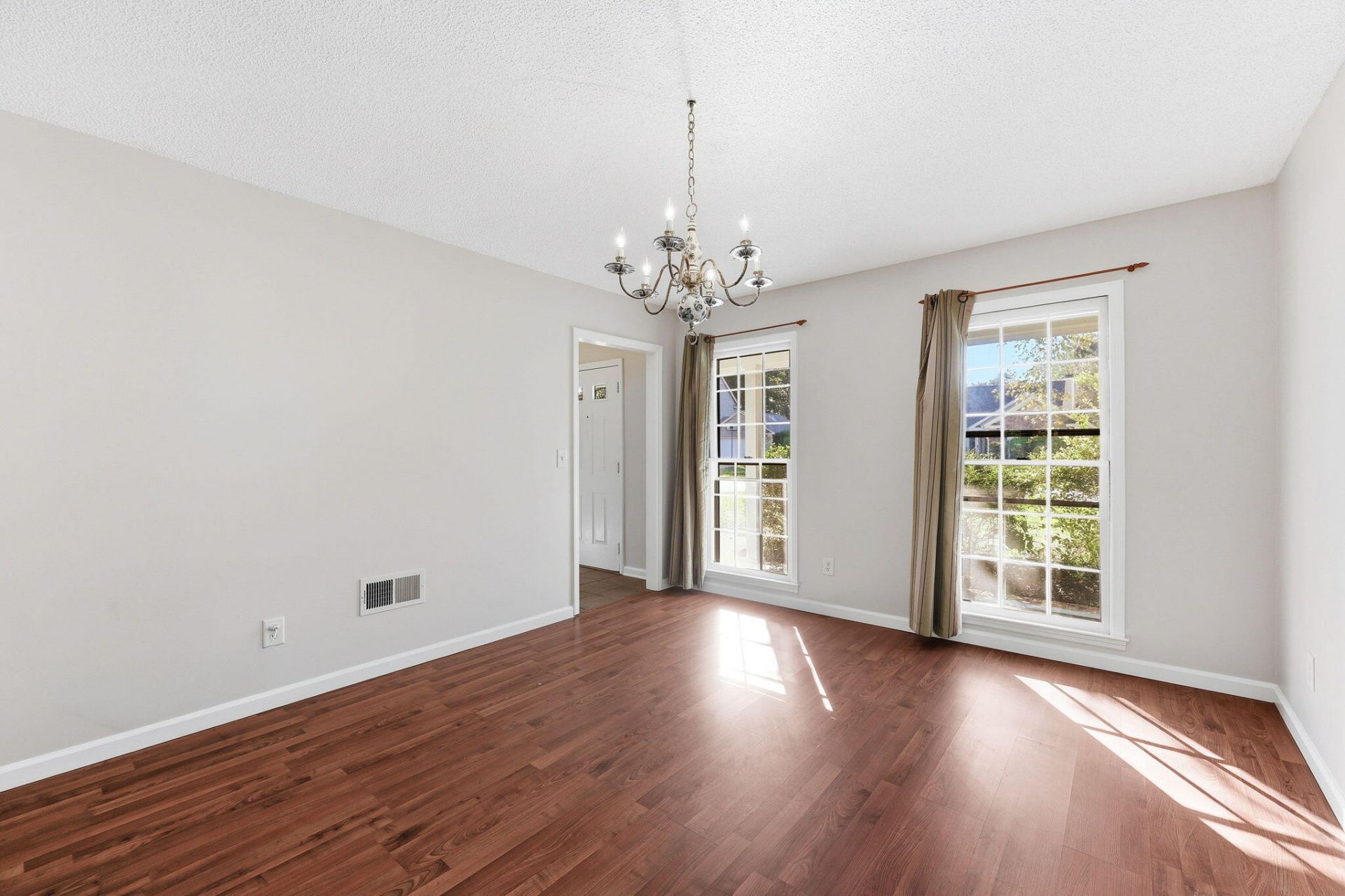 113 Alwyn Boulevard Photo 21
