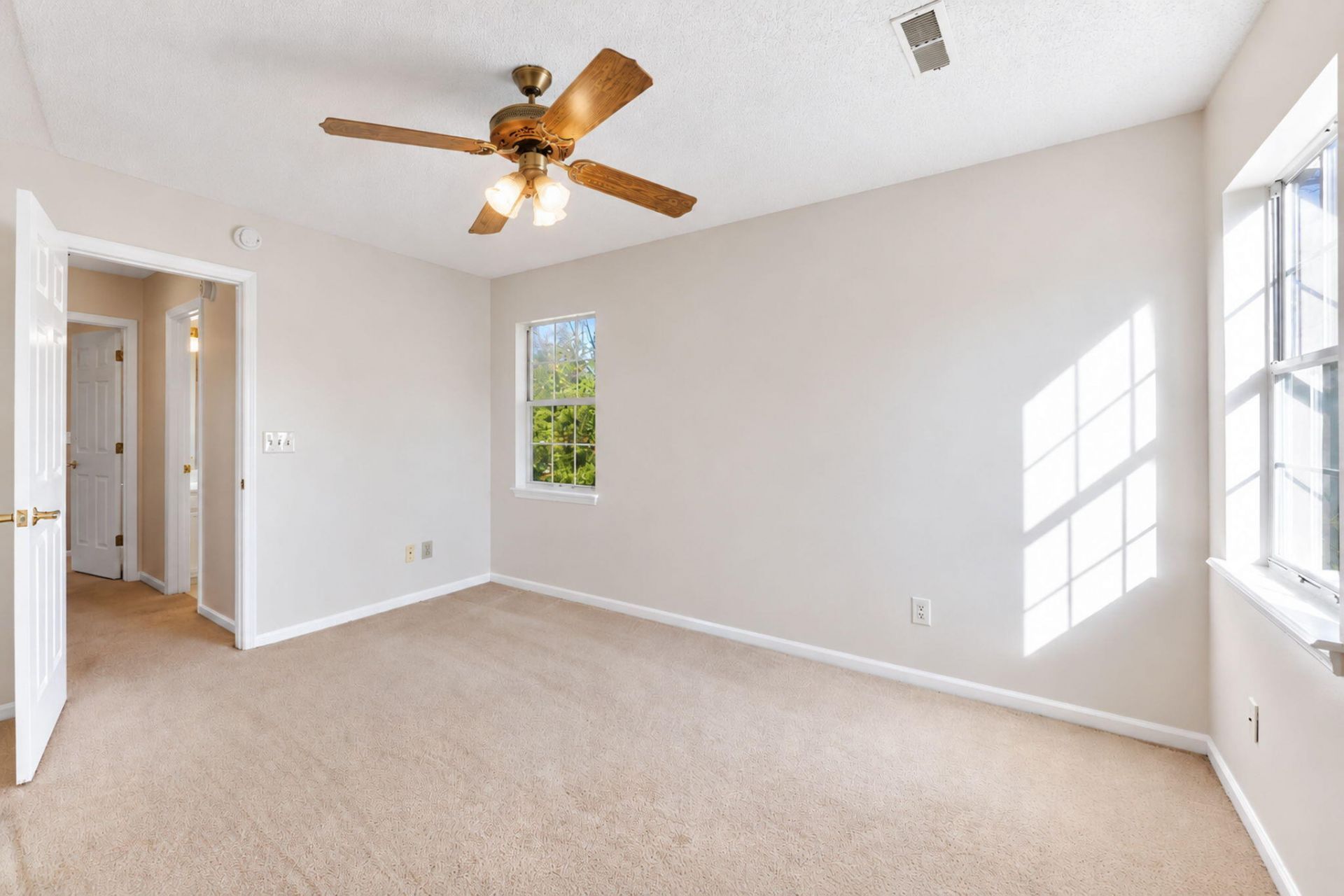 113 Alwyn Boulevard Photo 30