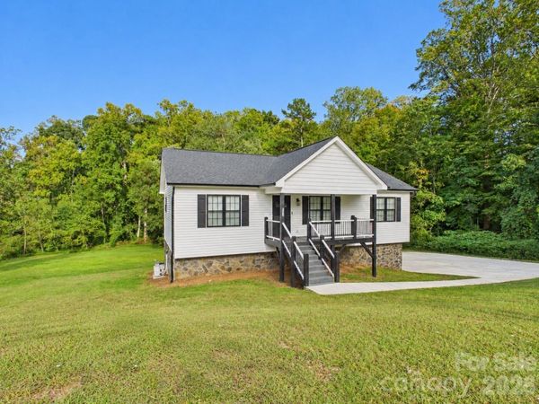 180 29th Avenue Place NW, Hickory, NC 28601