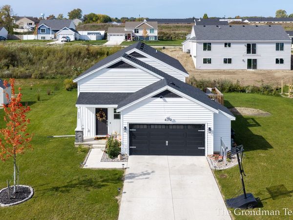 4272 Old Farm Drive, Wayland, MI 49348