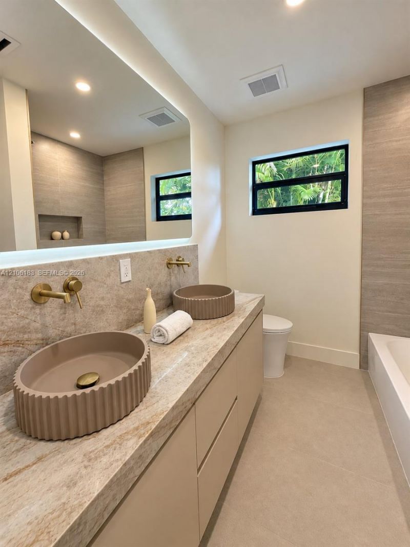 2061 NE 54th St, Fort Lauderdale, FL 33308 Photo