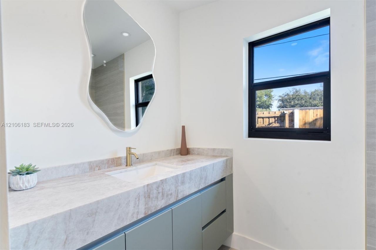 2061 NE 54th St, Fort Lauderdale, FL 33308 Photo