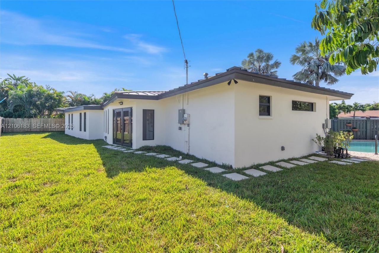 2061 NE 54th St, Fort Lauderdale, FL 33308 Photo