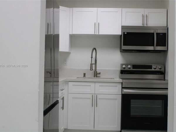 1055 W 77th St , Unit 308, Hialeah, FL 33014