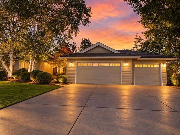 902 Mountain View Drive, Medford, OR 97504